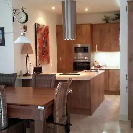Mi Casa Su Casa *